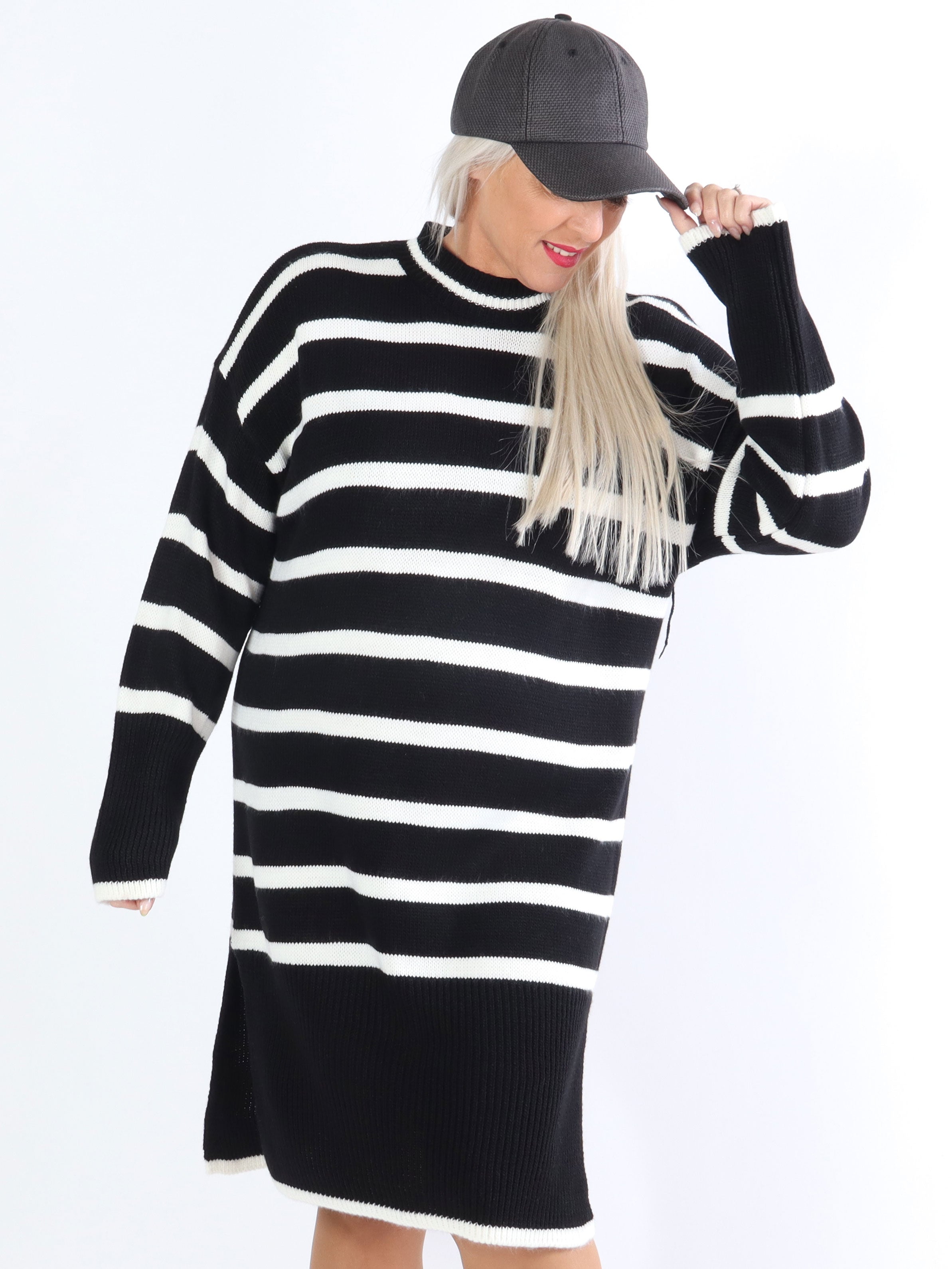 Safiya - Plus size stickad klänning med ränder - Black